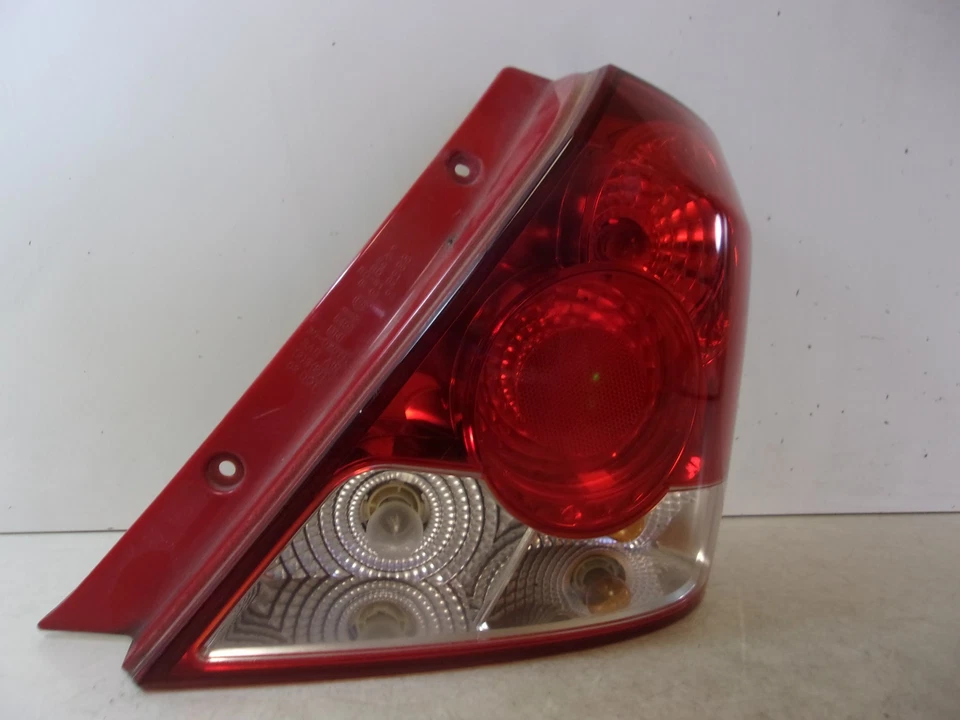 2004-2008 Chevrolet Aveo /Suzuki Swift /Pontiac Wave Passenger RH Tail Light OEM - Image 3 of 4