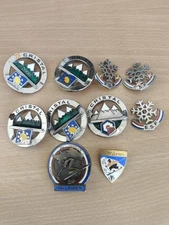 Lot  10 Insignes broches médailles ski ESF  flocon étoile autres