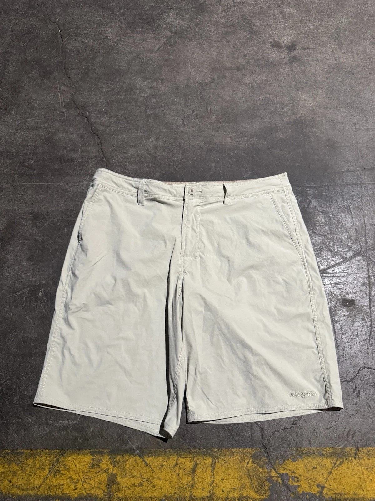 Patagonia Shorts Mens 38 Khaki Performance Stretch Quick Dry Outdoor Hiking