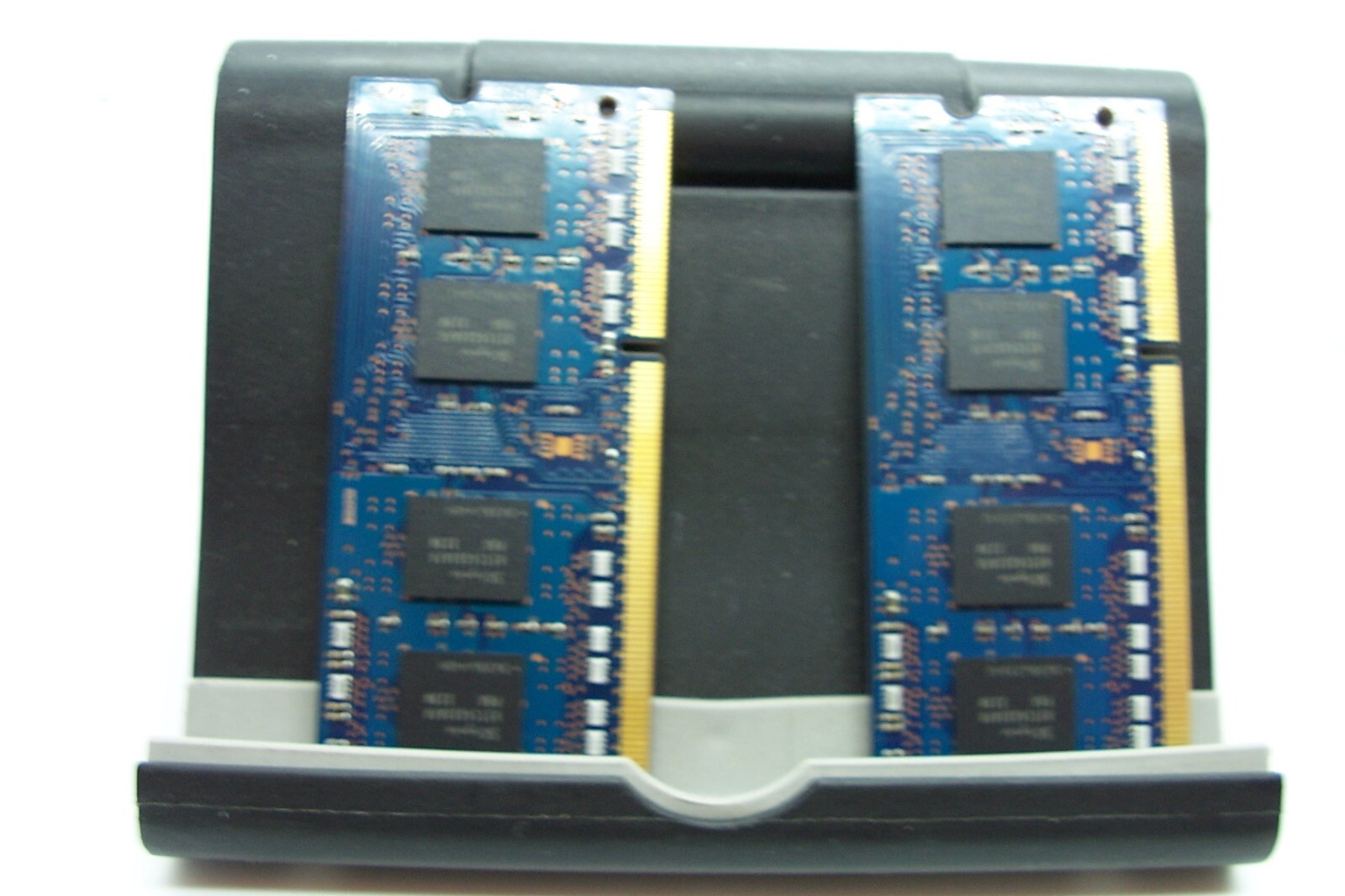 Hynix 4gb 1rx8 Pc3l 12800s 11 12 B4 SK Hynix SO-DIMM Memory RAM 4GB 1Rx8 PC3L-12800S 11-12-B4 HMT451S6AFR8C