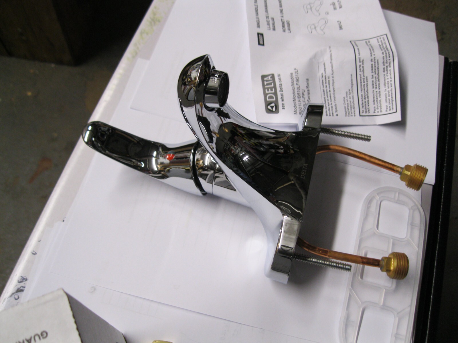 BRAND NEW DELTA FOUNDATIONS BATHROOM SINK SINGLE HANDLE FAUCETB501LF