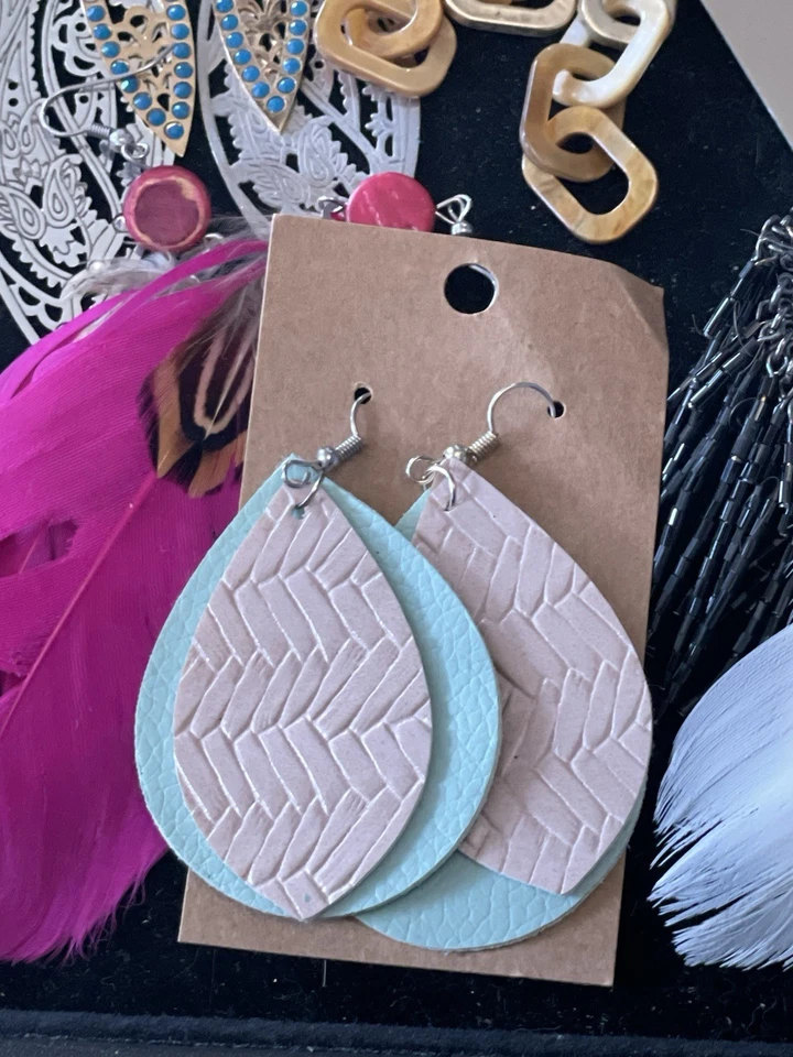 Lot 15 Boho Statement Earrings Lucky Brand Feathers Leather Skull Art Hoops Mixe - Image 3 of 4