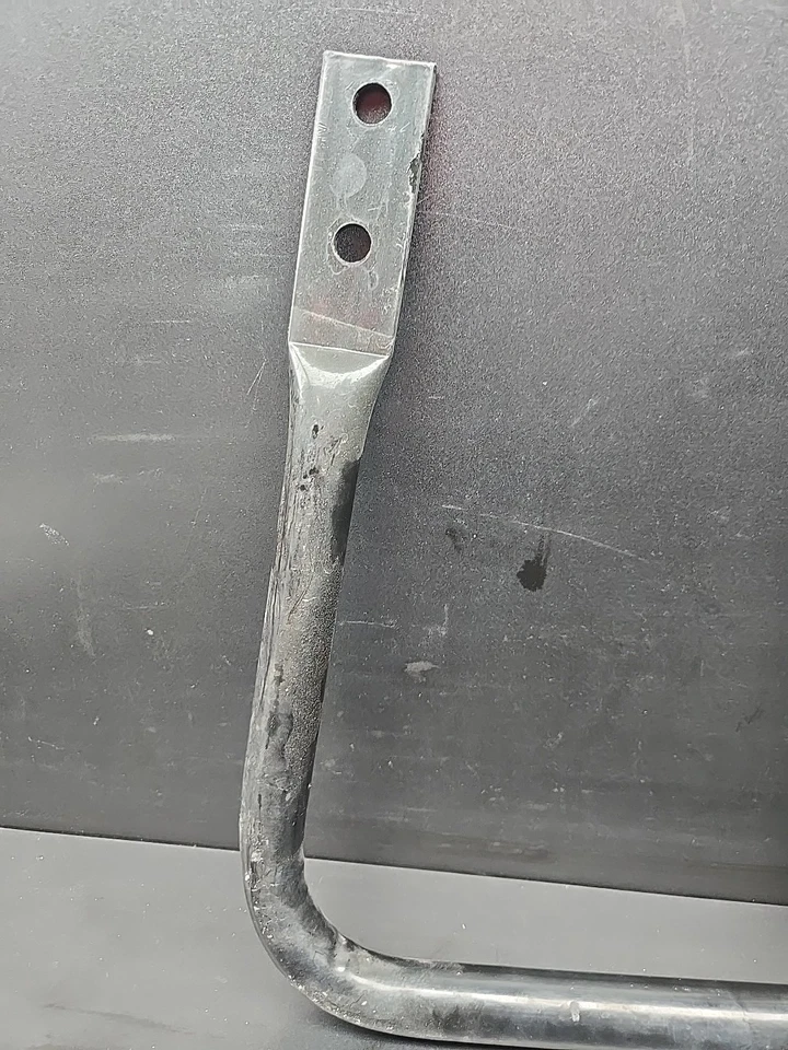 Нижний передний кронштейн для радиатора Pontiac Solstice Saturn Sky 10375093 - Изображение 3 из 4