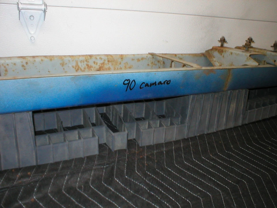 Barra absorbedora de impacto de choque para parachoques trasero Camaro Iroc Z-28 RS 1985-1992 nido de abeja 88 Foto 2 de 4