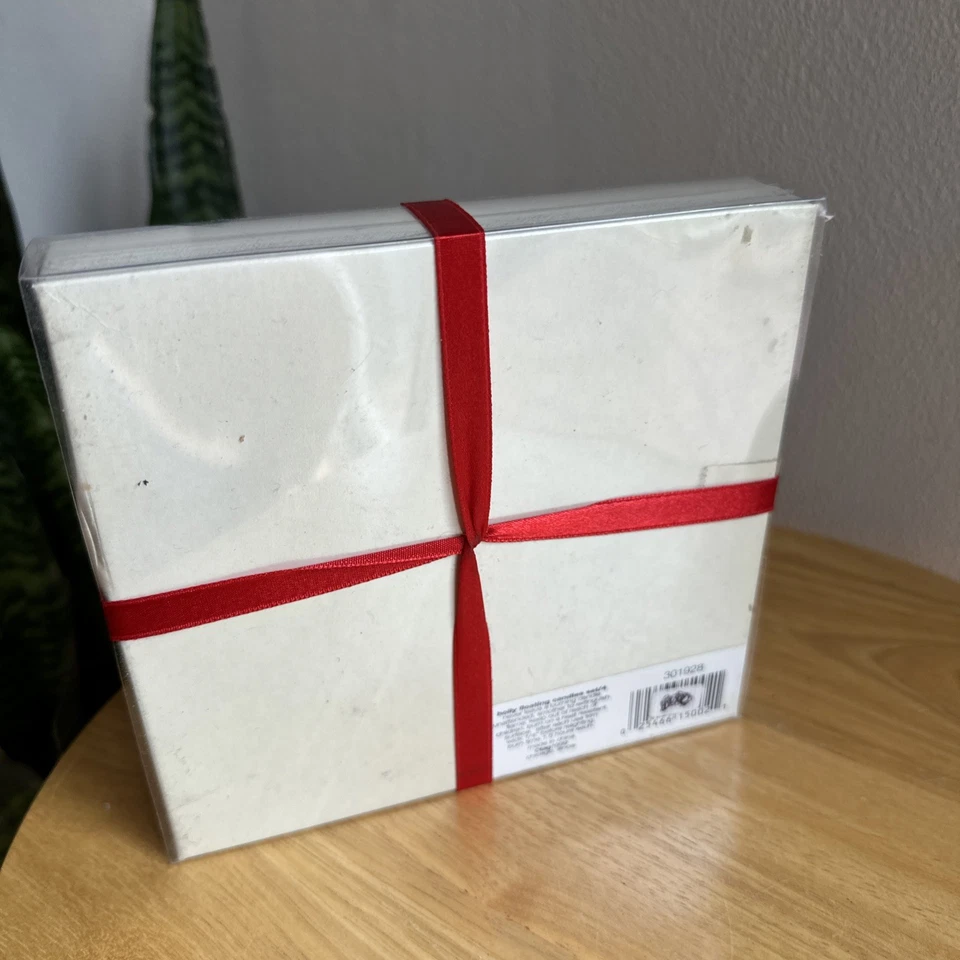 Juego en caja de 4 velas votivas flotantes navideñas acebo y bayas de Navidad ETIQUETA '99 Foto 2 de 4