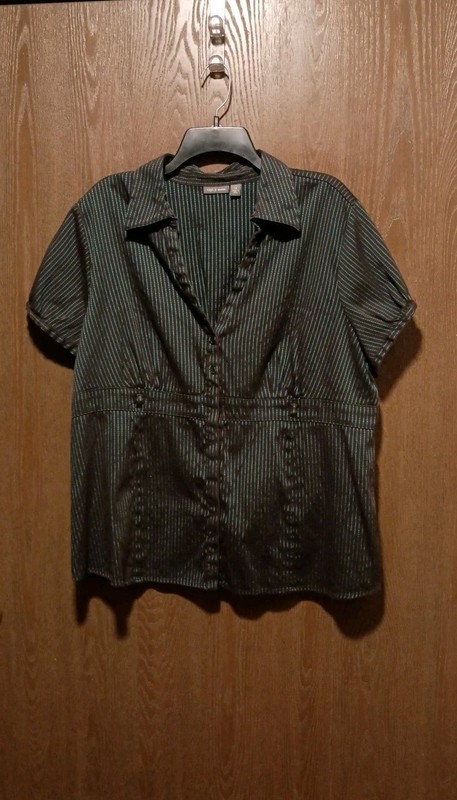 Apt 9 Woman Top 1X Black Turquois Pinstripe Button Down Collard V-Neck Cap Slve