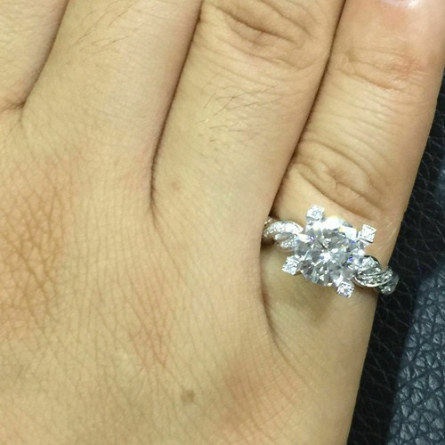 Anello di fidanzamento con gambo intrecciato diamante 2,50 ct oro bianco 14... - Foto 5 di 6