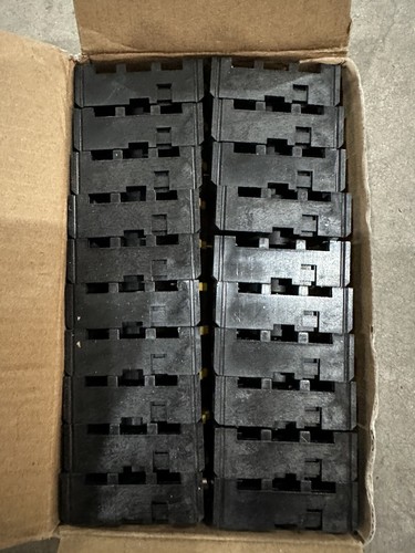 320 X 8pin Relay Socket - Picture 3 of 4