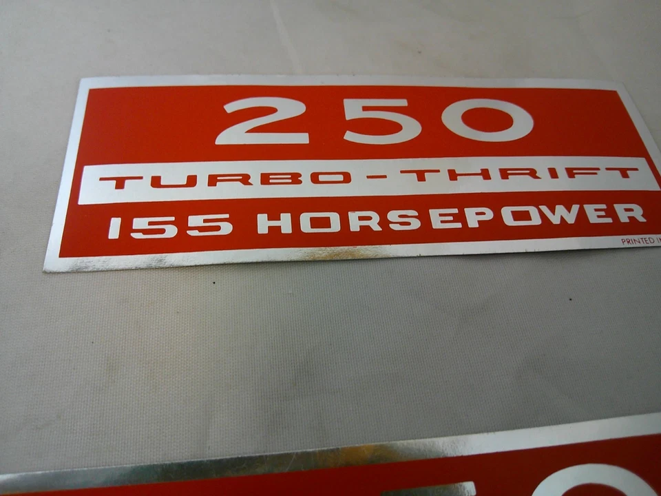 Nuevo de Lote Antiguo Fabricante Original GM Motor Válvula Cubierta Filtro de Aire Fábrica Original Calcomanías Emblemas Etiquetas Foto 2 de 4