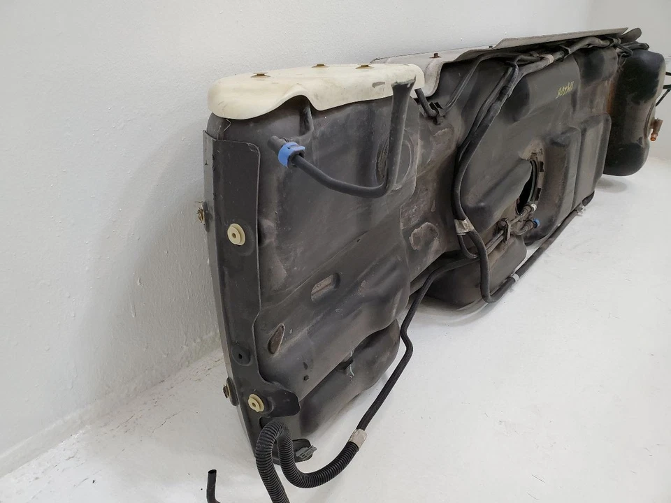 2017 - 2020 CADILLAC ESCALADE Fuel Tank Fits  ESV  - Image 3 of 4