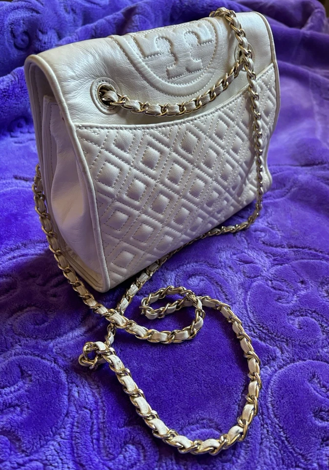 Bolso de hombro Tory Burch Fleming acolchado de cuero con solapa. Usado, excelente estado. Foto 2 de 4