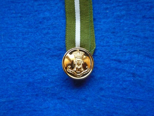 1 X THE GREEN HOWARDS 19MM PRESENTATION BUTTON & REGIMENTAL RIBBON - Picture 2 of 3