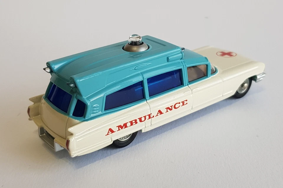 Corgi Model Club 437, Superior Ambulance on Cadillac Chassis Mint Condition - Image 4 of 4