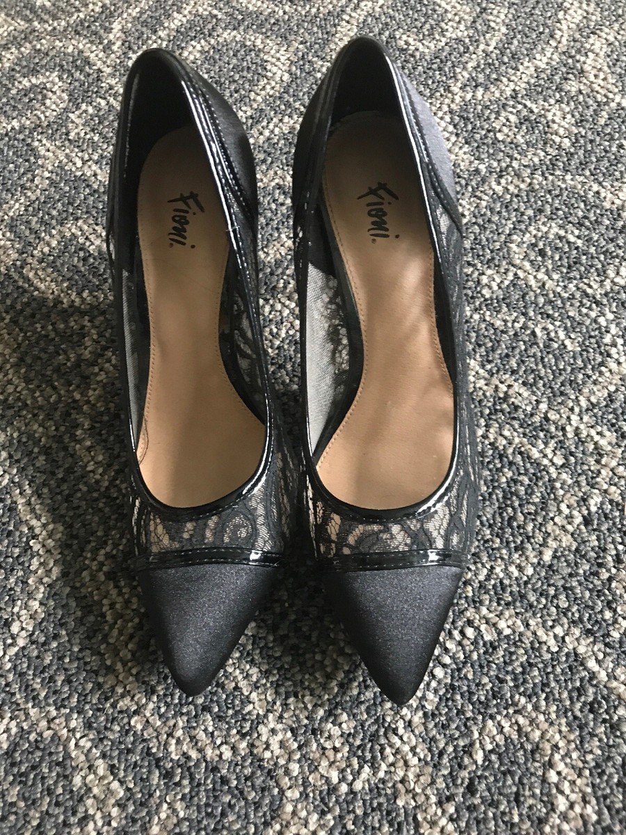 Fioni Heels Cap Toe Lace Details Size 1/2 Black Pointed Toes