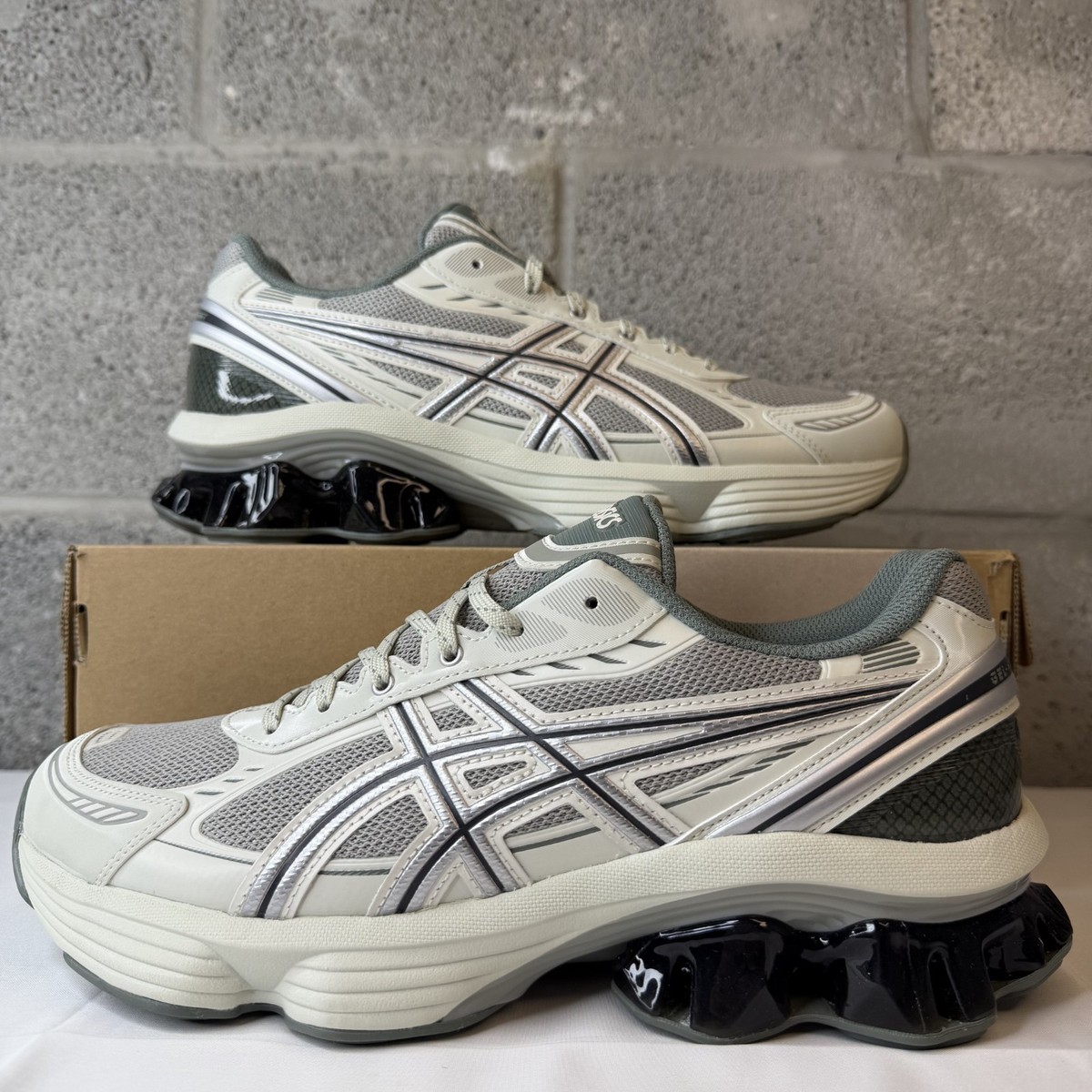 ASICS GEL/Kinetic Fluent Silver Seal Grey 1203A591-021 SZ Men 9.5 
