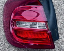 Mercedes Benz GLA X156 Heckleuchte Links Außen 2930925 Glas unten beschädigt Mercedes Benz GLA X156 Heckleuchte Links Außen 2930925 Glas unten beschädigt