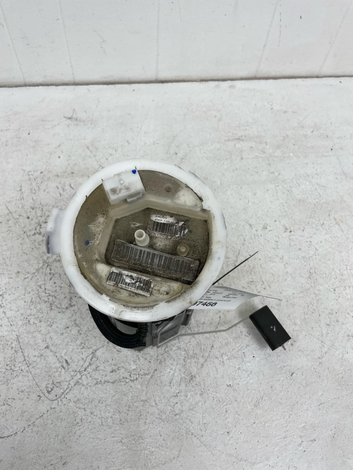 2017-2020 MASERATI LEVANTE LEFT FUEL TANK MOUNTED FUEL PUMP ASSEMBLY 670035006