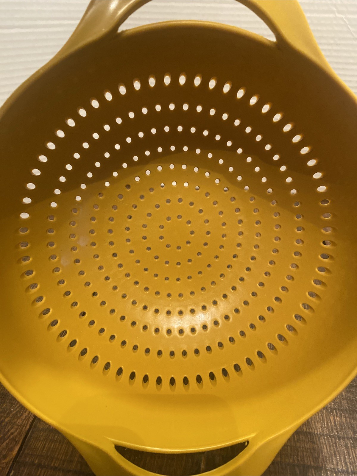 Vintage Harvest Gold 70s Hard Plastic Colander/Strainer