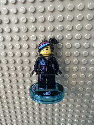 リーメント　Lucy The Lego Movie Dimensions Lego Wild Style Lucy Minifigure w/ Tag