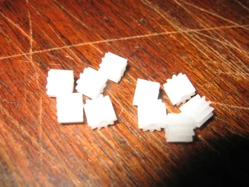 10 KUNSTSTOFFRITZEL 12 ZÄHNE ZAHNRÄDER 1/32 SCALEXTRIC MABUCHI 2MM BOHRUNG Thunclimsal