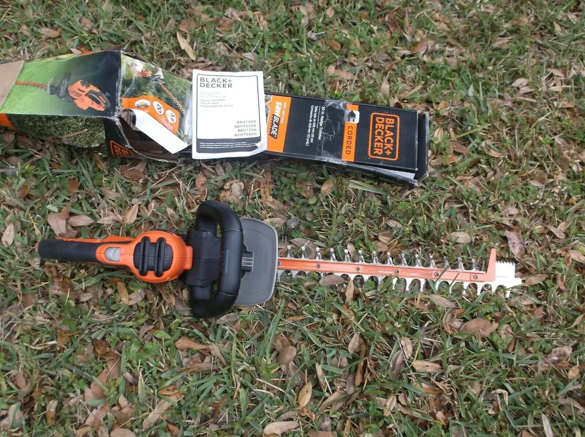 BLACK+DECKER 20-in Corded Electric Hedge Trimmer in the Hedge Trimmers  department at