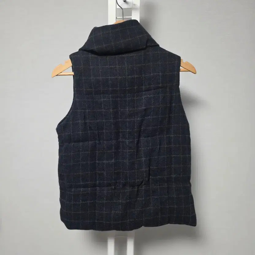 Outerwear Union Checked Pattern Padded Vest - Siz… - image 7
