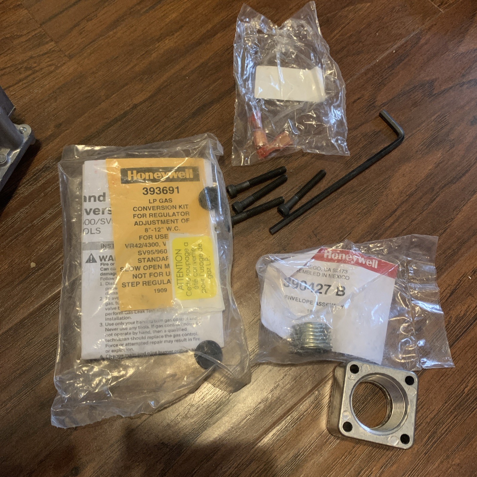 HONEYWELL VR8205A2024 - 24V Dual Valve - Direct/ Hot Surface Ignition - Nat Gas