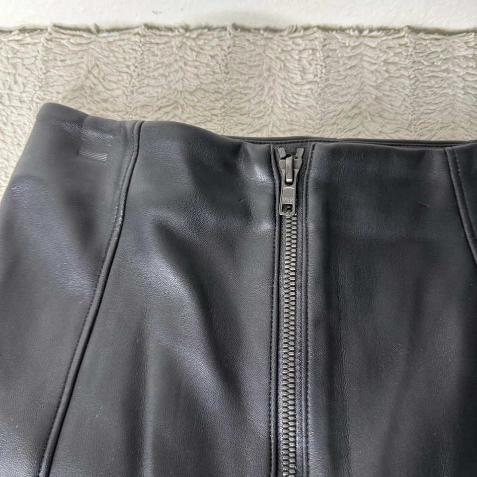 House Of CB London Silva Shorts Women’s XS Black Vegan Leather Zip Front READ - Image 4 of 4