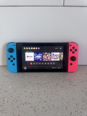 Nintendo Switch HAC-001 V1 Konsole + Neon-Rot/Blau Joy-Cons