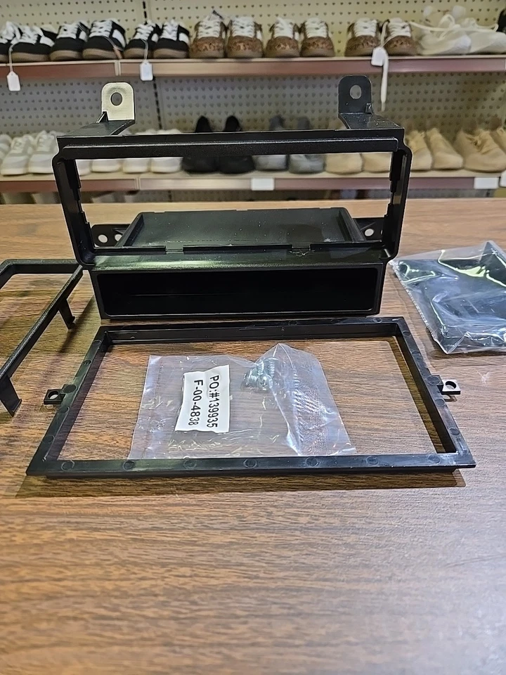 Metra 99-7581 FRONTIER PATHFINDER XTERRA 2005-17 Car Stereo Dash Kit - Image 2 of 4