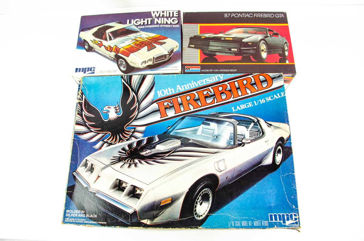 MPC 1/16 Pontiac Firebird 1-3081 1/25 White Lightning 0781