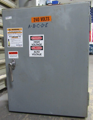  SQUARE D 100 AMP MAIN LUG PANELBOARD 208Y/120 VAC 3Ø TYPE 3R 30 CIRCUIT MH26WP