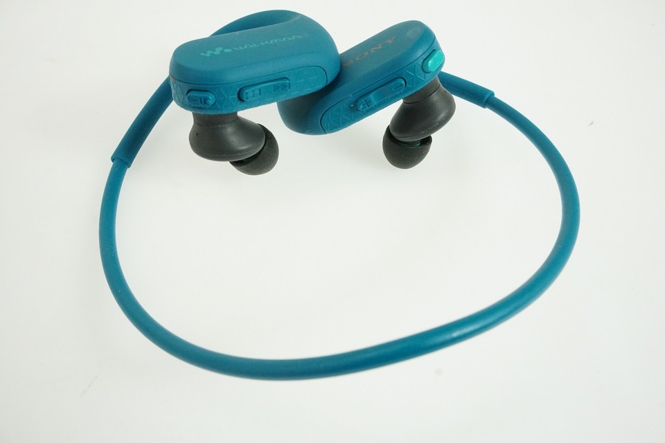 Sony Walkman NWWS413 4GB Bluetooth Sports Wearable Music MP3 Player