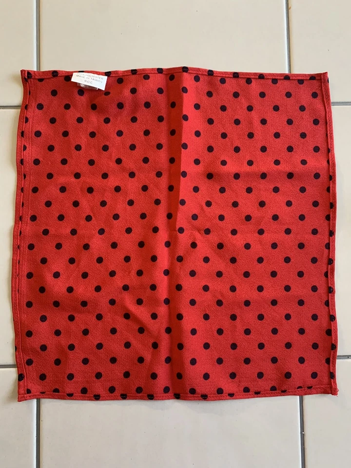 Dos pañuelos cuadrados de bolsillo vintage para mujer lunares rojos y negros Foto 4 de 4