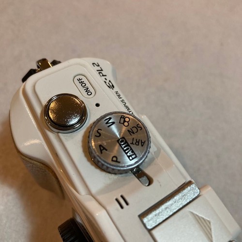 OLYMPUS PEN E-PL2 12.3MP mirrorless camera body white w/Charger From Japan Fedex - Picture 10 of 17