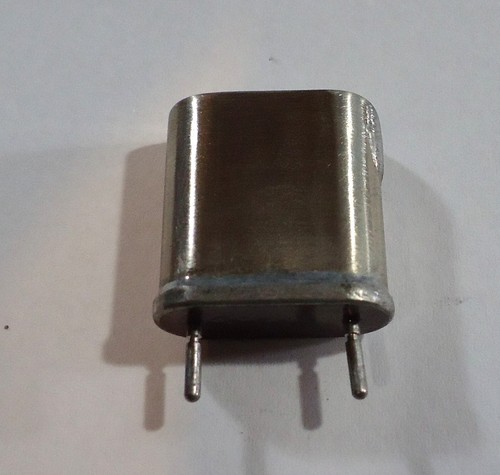 HC-6/U - 25,6000 MHz Radio Crystal - 0,050 pinów - Niemarkowe - Zdjęcie 2 z 2