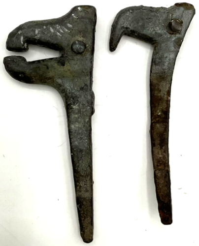 Sztuka ludowa lub artefakt wykonany z metalu antyczny gwóźdź w kształcie ptaka fetysz kuty odlew  - Zdjęcie 1 z 10