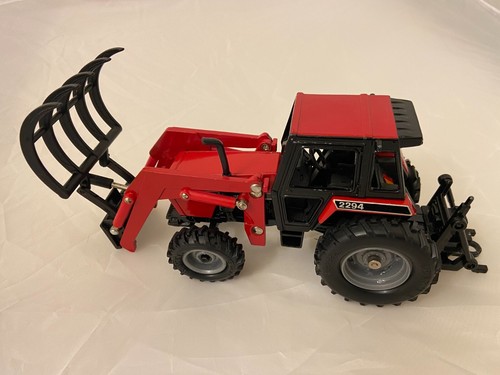 ERTL 1:32mCase International 2294 Druckgusstraktor mit Lader.