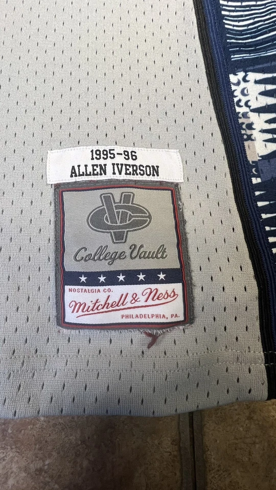 Camiseta Mitchell & Ness Georgetown Hoyas Allen Iverson Nueva Talla L Foto 2 de 4