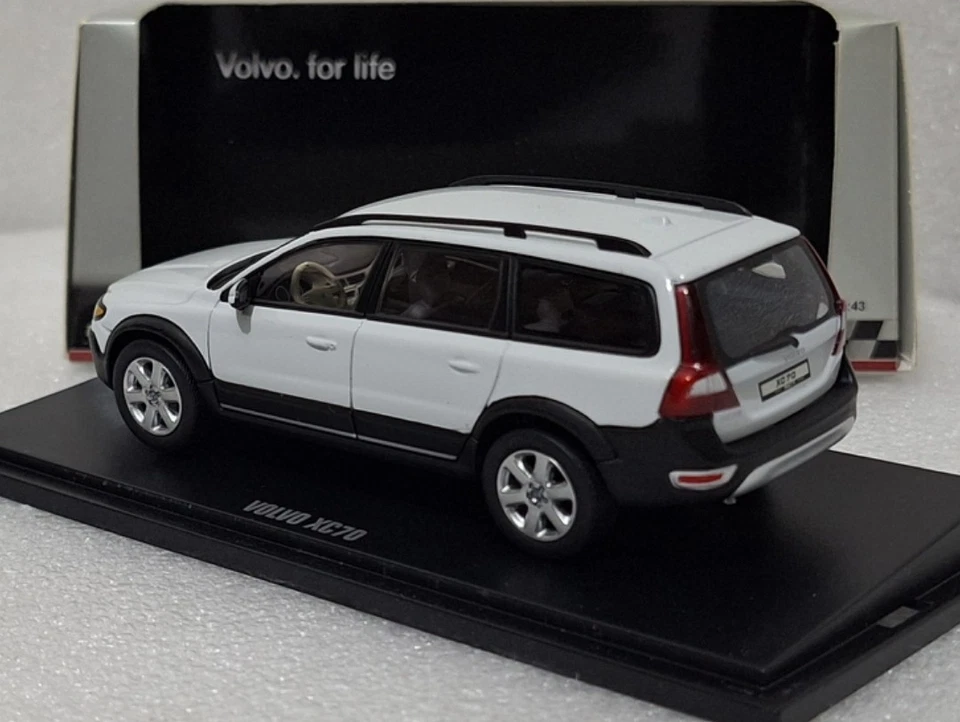 Volvo XC70 4x4 2007 Polar White 1:43 Motorart VFL2300060 EXTREMELY RARE!! - Image 4 of 4