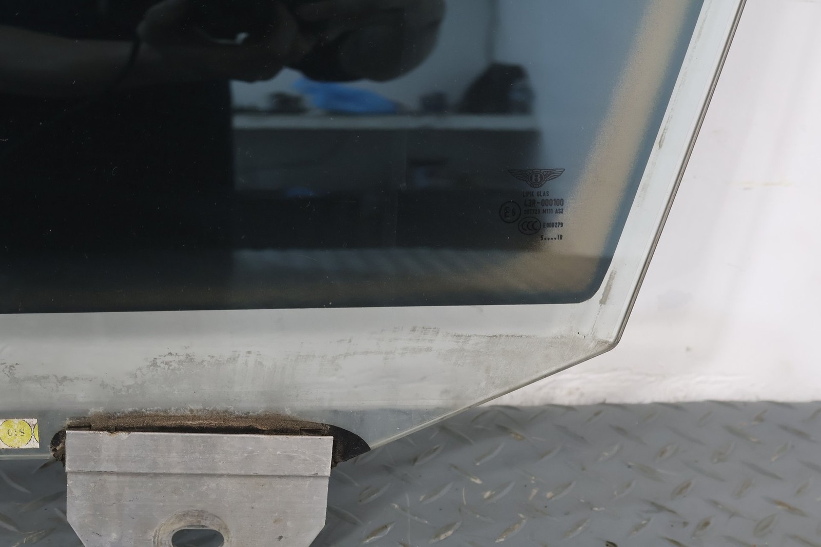 Bentley Flying Spur 2006-2012 Front Left Door glass