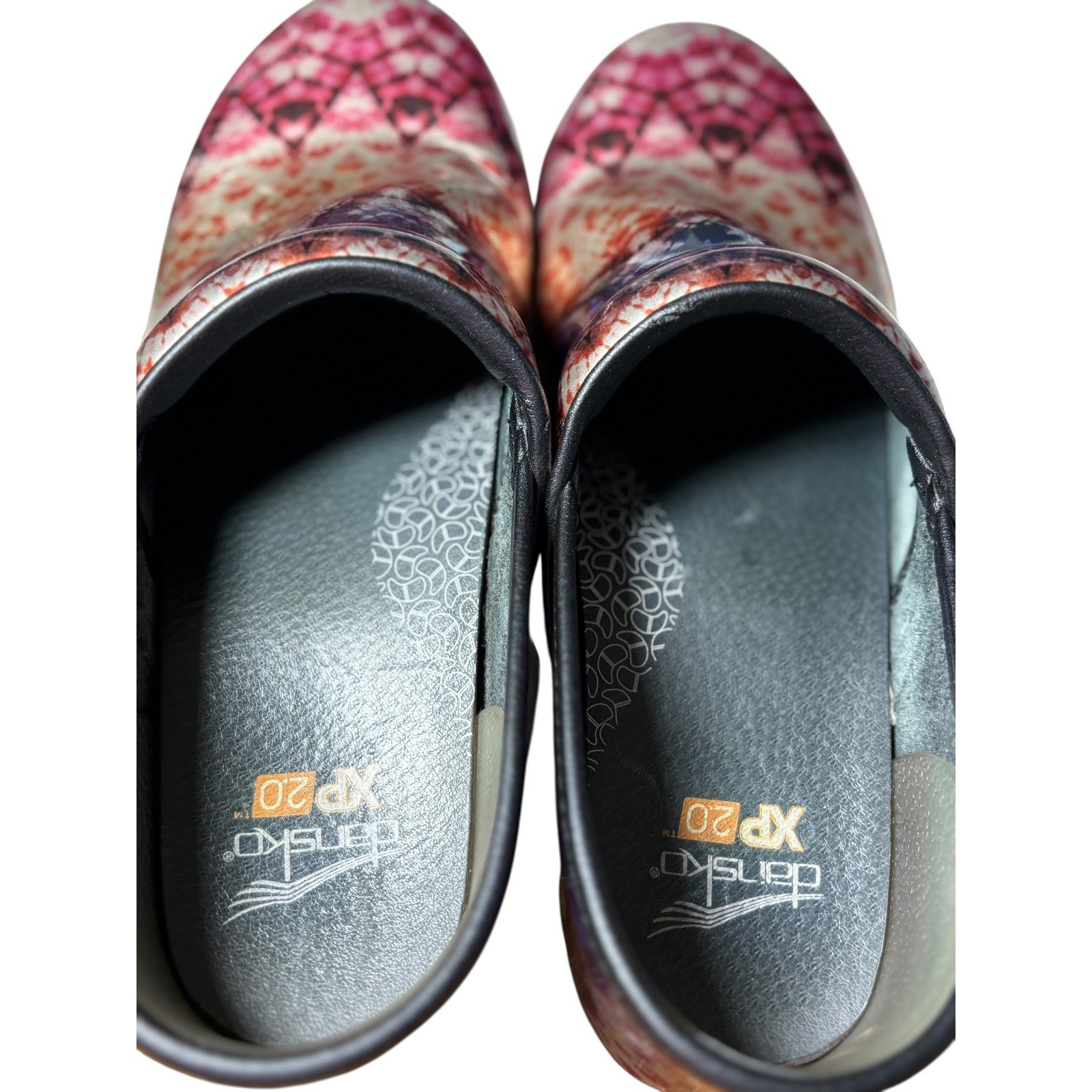 Dansko XP 2.0 Patent Metallic Tie Dye Clogs Nursing Shoes Comfort SZ 41 /9.5-10