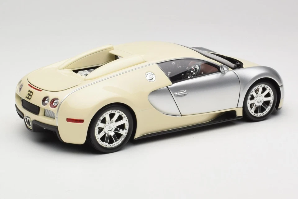 100110854 Bugatti Veyron Edition Centenaire Chrome Beige Minichamps 1/18 - Immagine 3 di 4