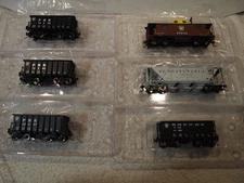 BOWSER PENNSYLVANIA FREIGHT CAR LOT 4-ORE CARS, 1-COV,HOP, 1-CABOOSE