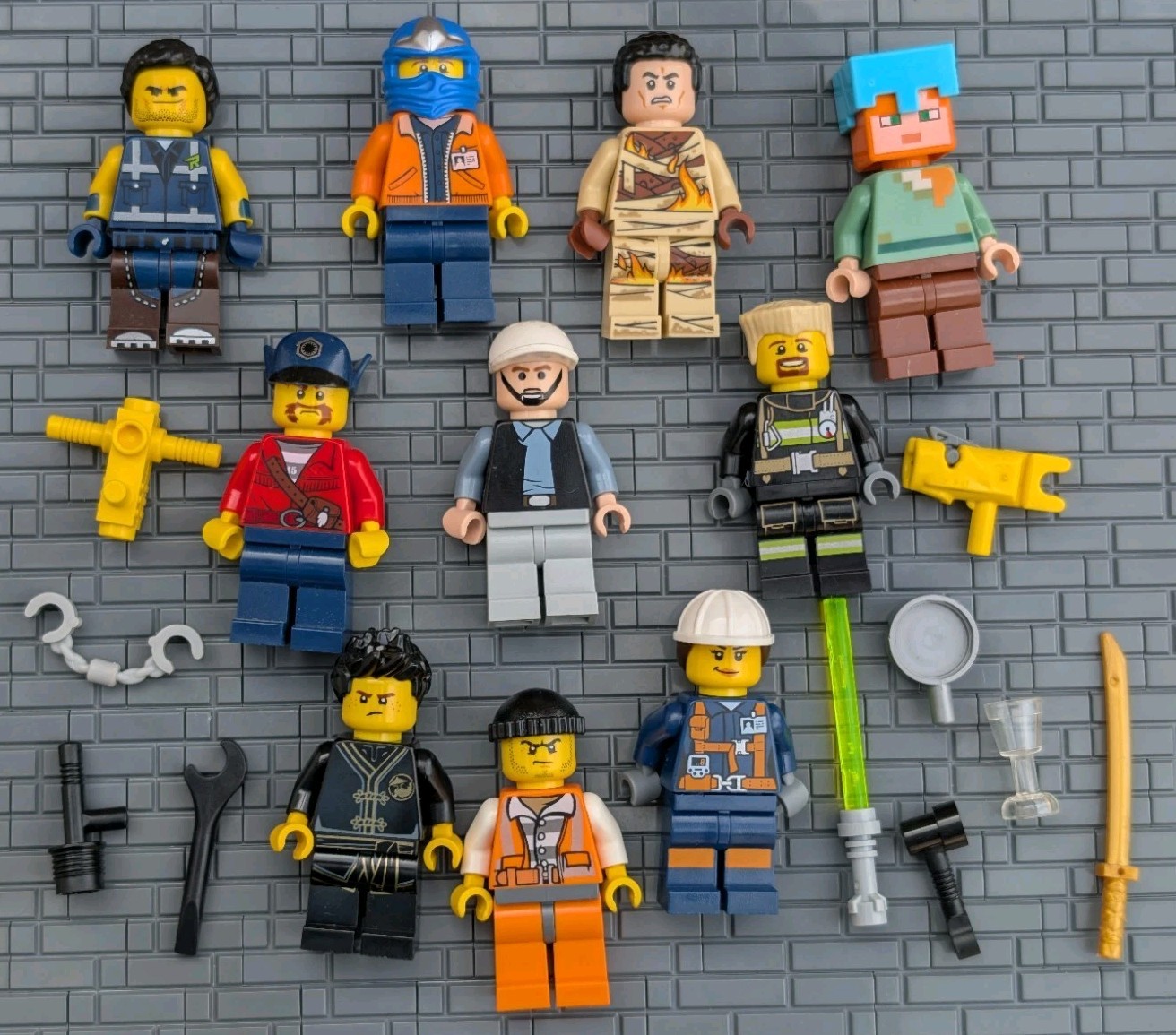 10 Random LEGO Minifigures Mystery Lot w/ Accessories & Head Pieces City Genuine