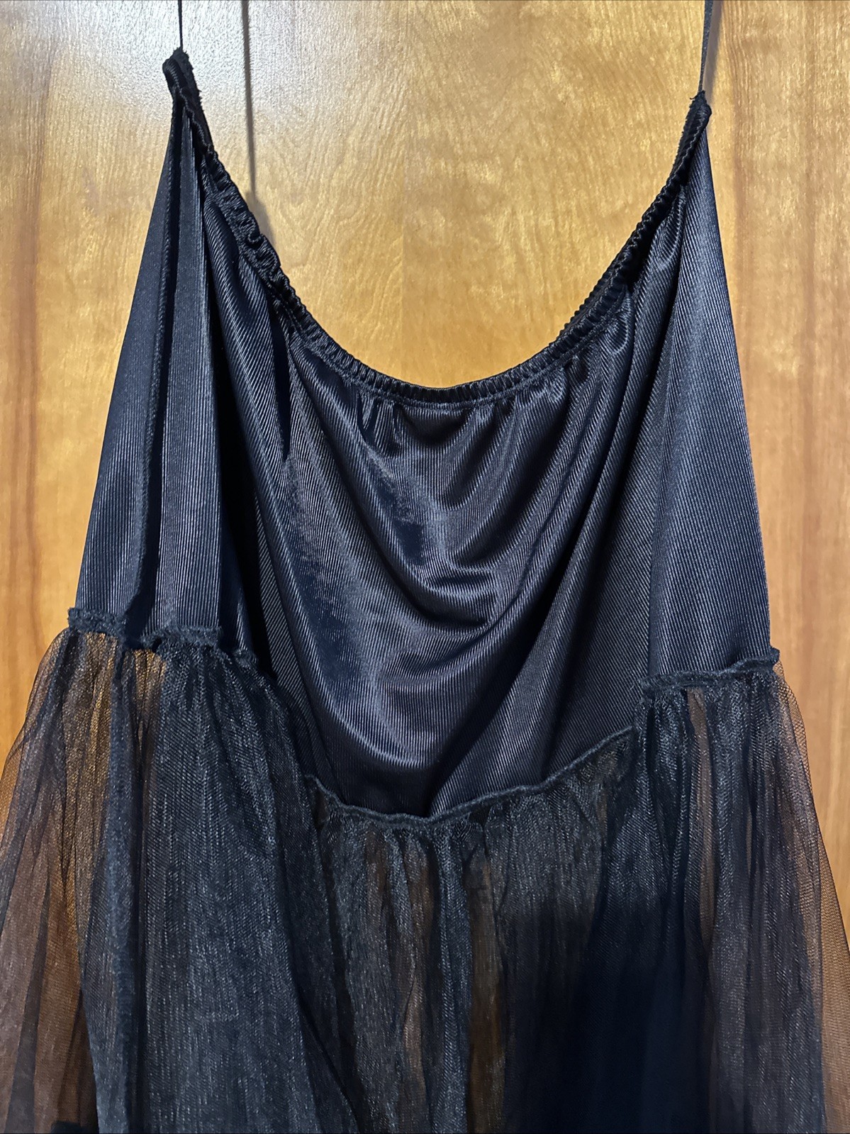 Gothic Vampiress Halloween Costume Women’s Large -In character