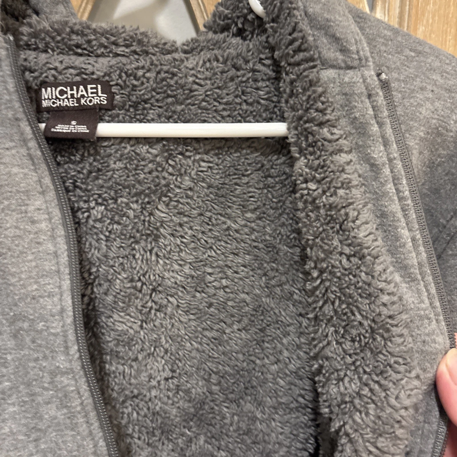 Felpa Michael Kors in cotone con cappuccio e zip grigia con fodera in sherpa donna S