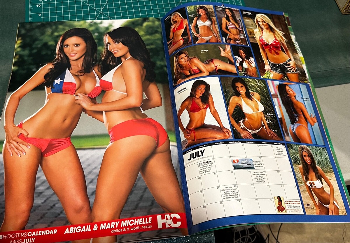 2008 25th Anniversary Hooters Calendar - Swimsuit and Bikini