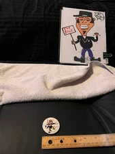 VINTAGE 1990 Chuck E. Cheese PIN BUTTON SUPER RARE  ShowBiz Pizza Time Pinback🐭