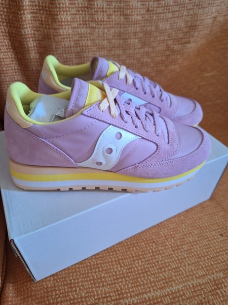 zapatillas mujer saucony talla 39. NUEVAS CON SU CAJA